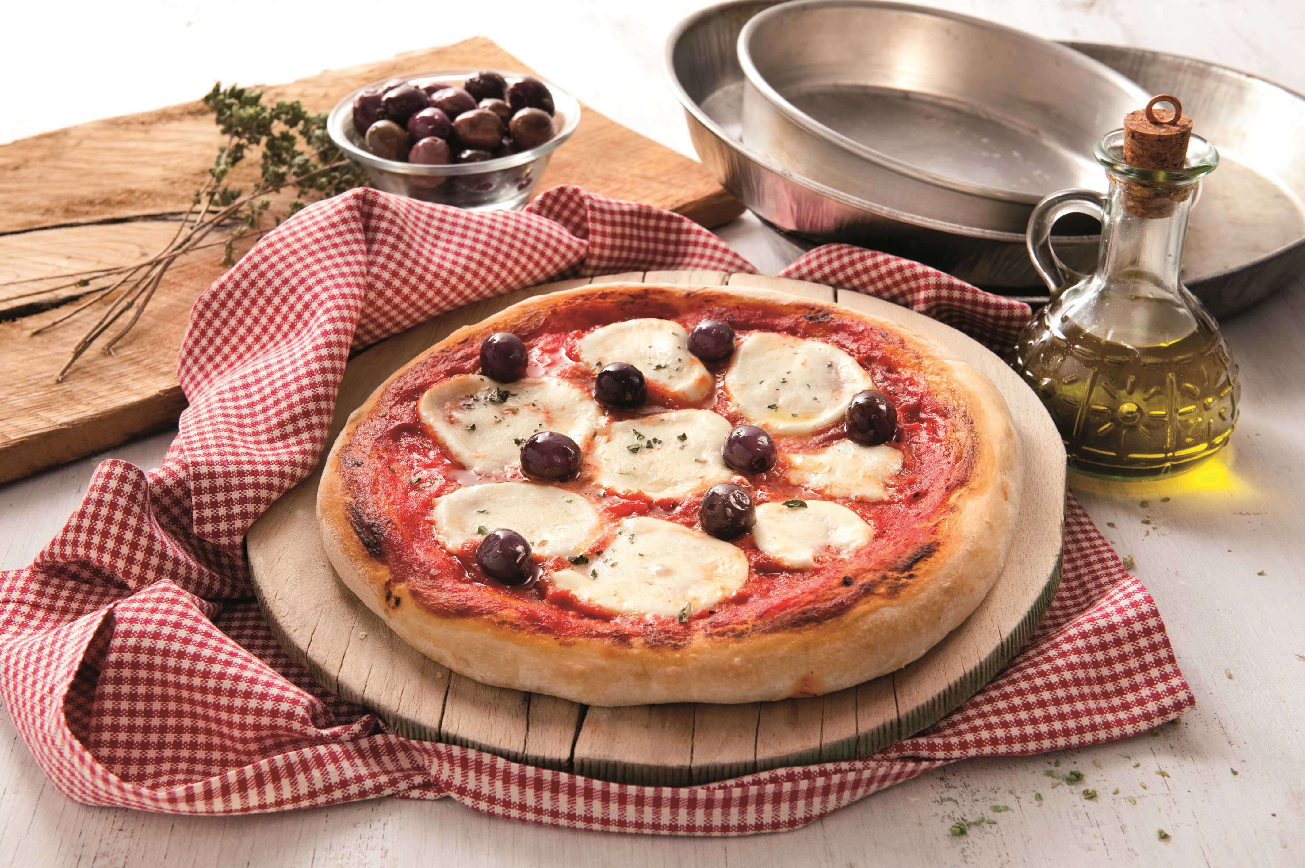 103-pizza-mit-schwarzen-oliven – Galbani